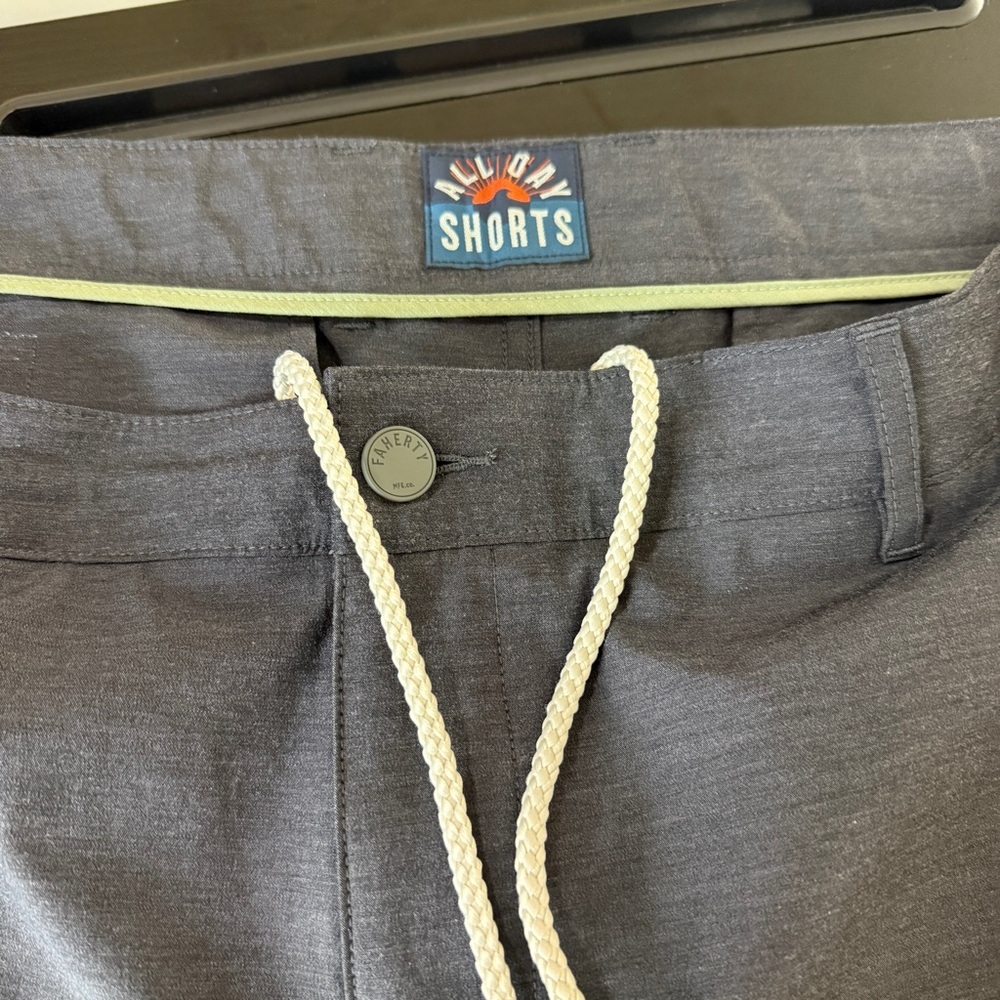 Faherty Men’s All Day 9” Shorts | Charcoal Grey | Size 38” - Picture 5 of 6